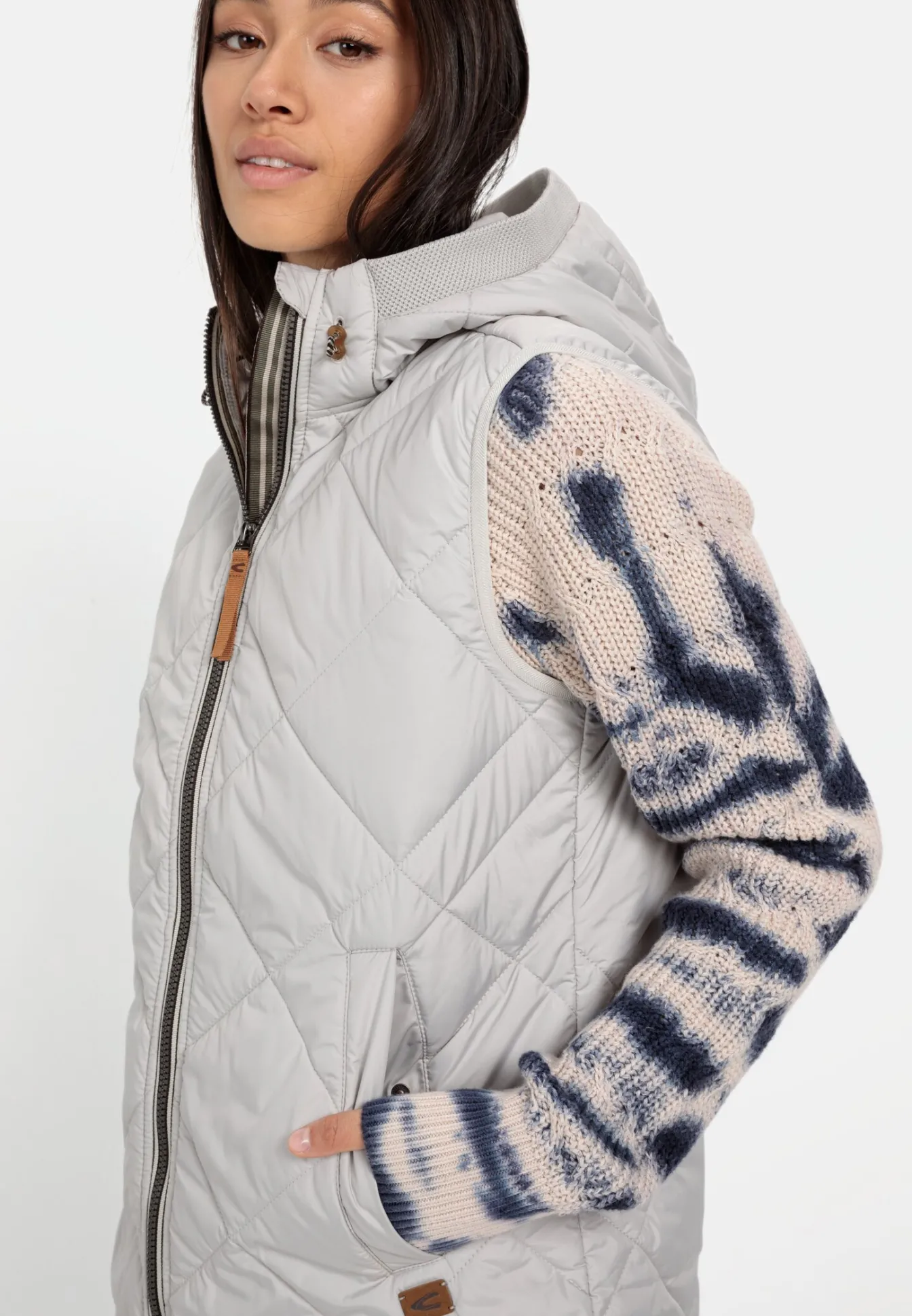 Damen Camel Active Jacken & Westen^Lange Weste mit Kapuze aus recyceltem Polyester